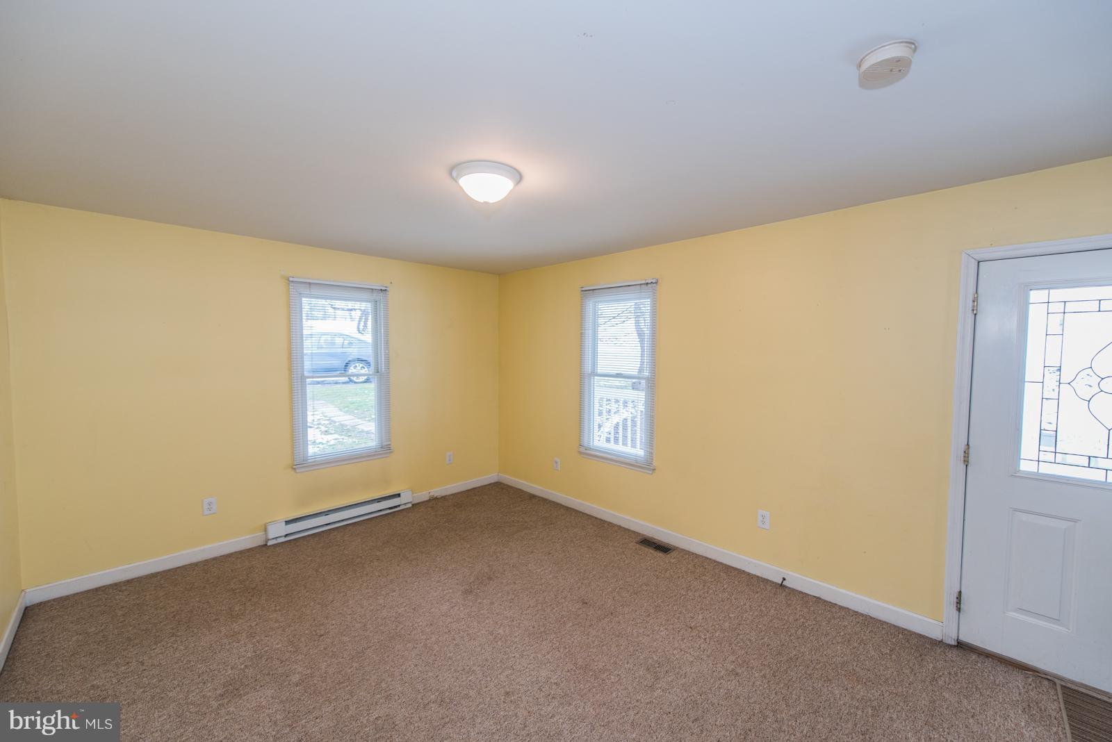 6717 Winchester Grade Road Berkeley Springs, WV 25411 - Photo 5 of 28 Living Room