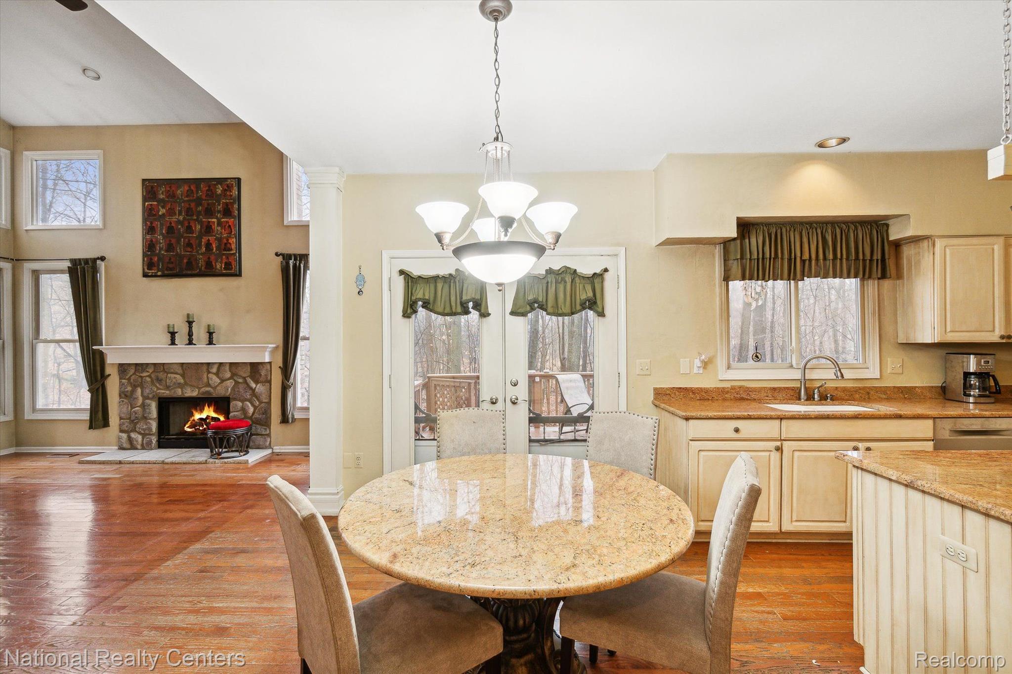 3358 Roseglade Rochester, MI 48306 - Photo 17 of 65 Gallery Image 17