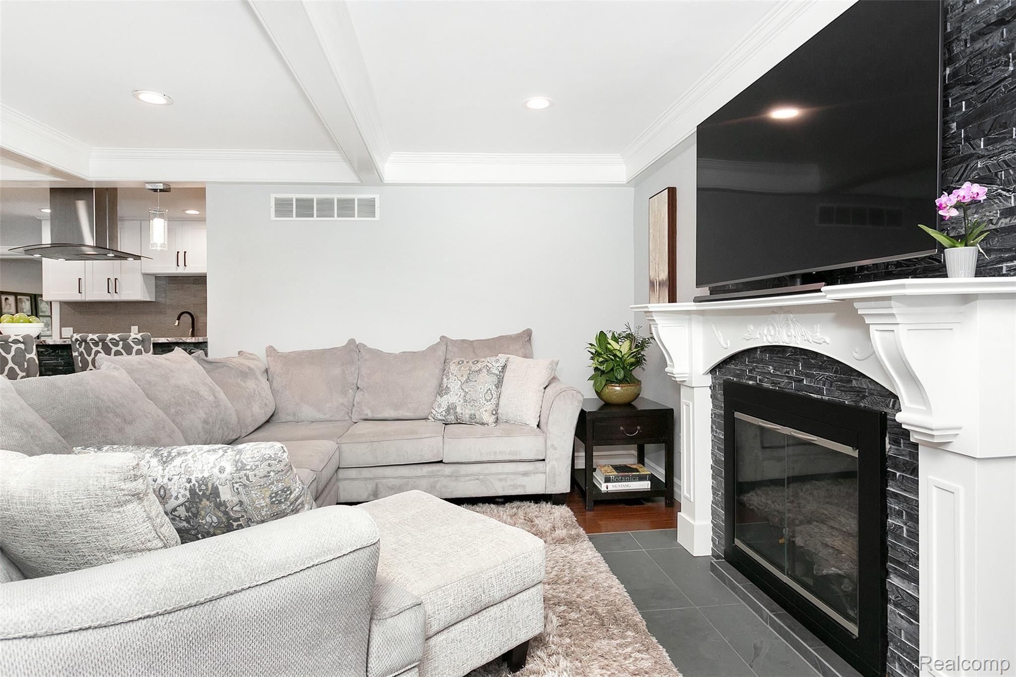 686 Wattles Road Bloomfield Hills, MI 48304 - Photo 5 of 38 Wattles-5.jpg
