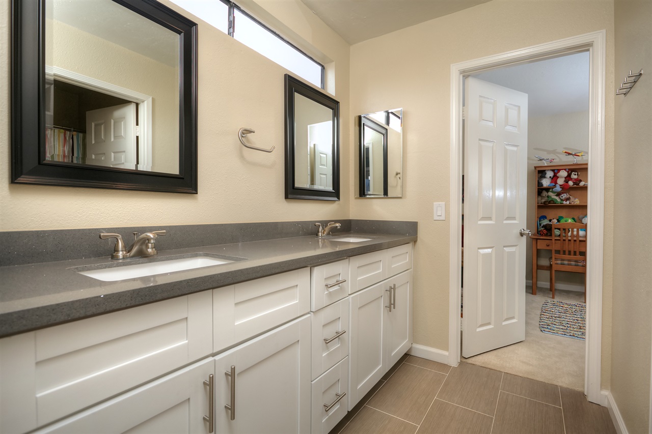 4774 Gateshead Road Carlsbad, CA 92010 - Photo 8 of 25 Gallery Image 8
