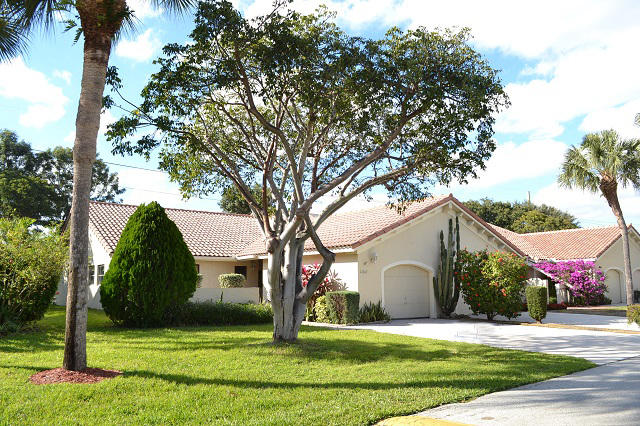 21667 Altamira Avenue Boca Raton, FL 33433 - Photo 1 of 10 Exterior front