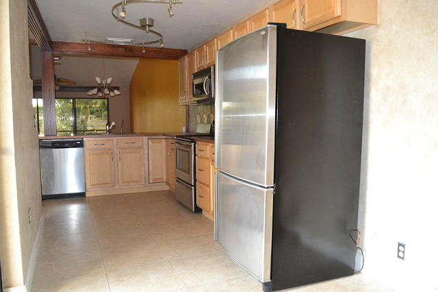21667 Altamira Avenue Boca Raton, FL 33433 - Photo 3 of 10 Kitchen