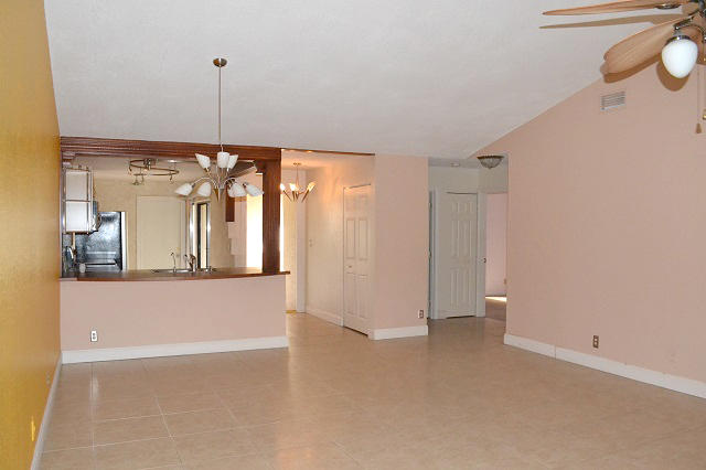 21667 Altamira Avenue Boca Raton, FL 33433 - Photo 5 of 10 Living/Dining Room