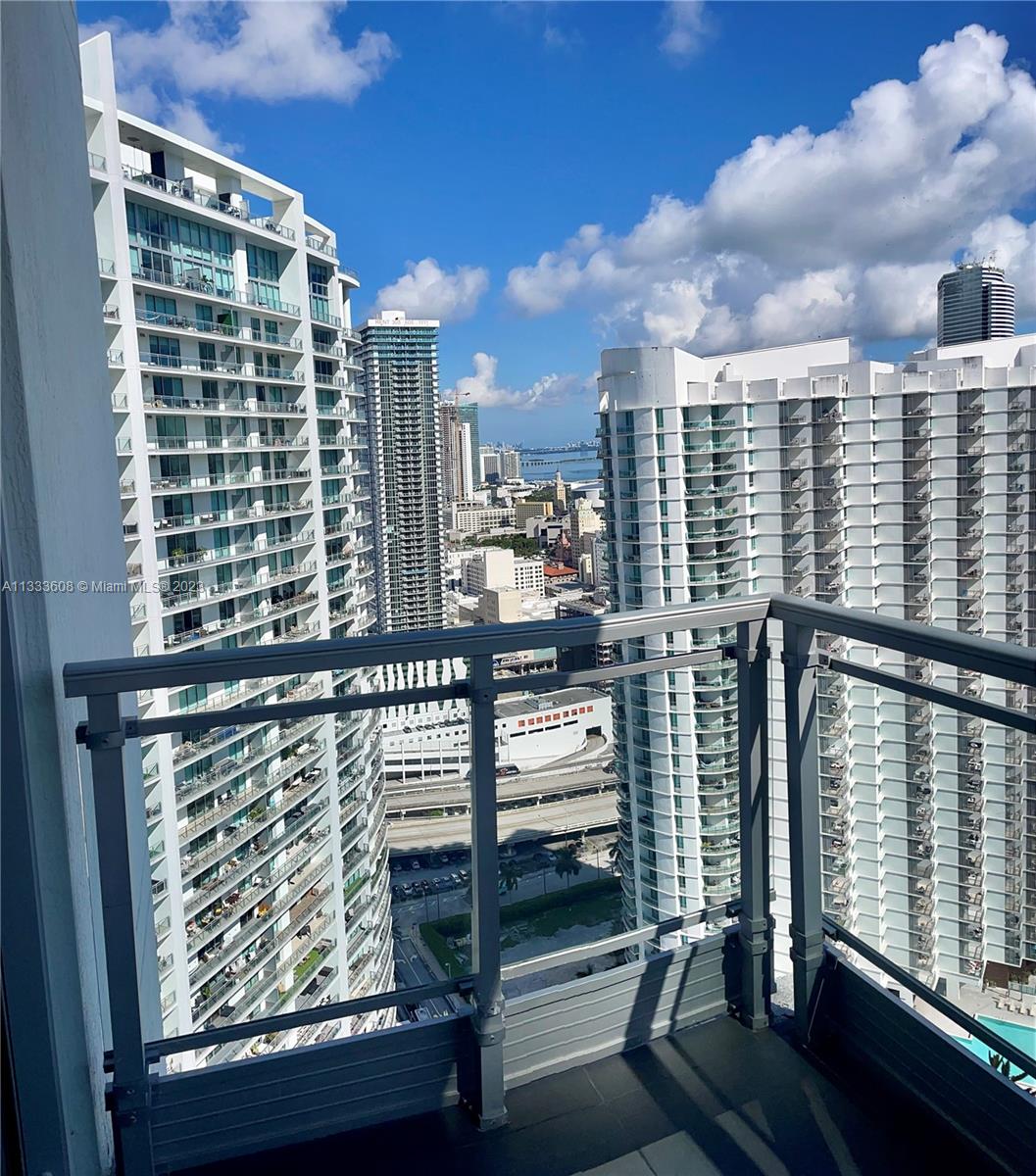 92 Southwest 3rd Street, Unit 4111 Miami, FL 33130 - Photo 7 of 24 a picture of city view