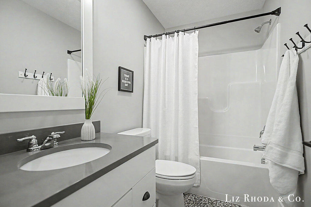 1689 Portadown Road Byron Center, MI 49315 - Photo 26 of 40 2F9A9827