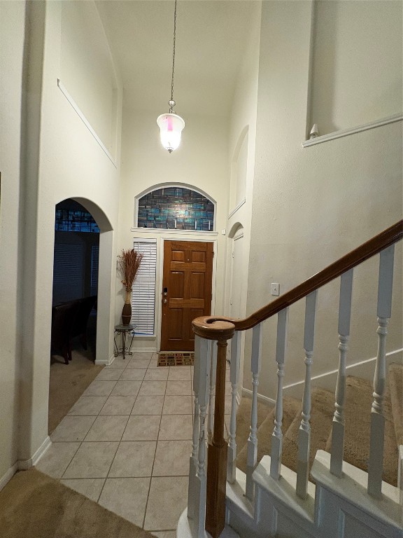 13801 Stark Bridge Lane Rosharon, TX 77583 - Photo 3 of 17 a view of an entryway with a chandelier