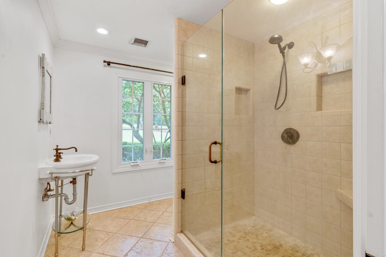 420 Plantation Road Tallahassee, FL 32303 - Photo 4 of 42 Gallery Image 4