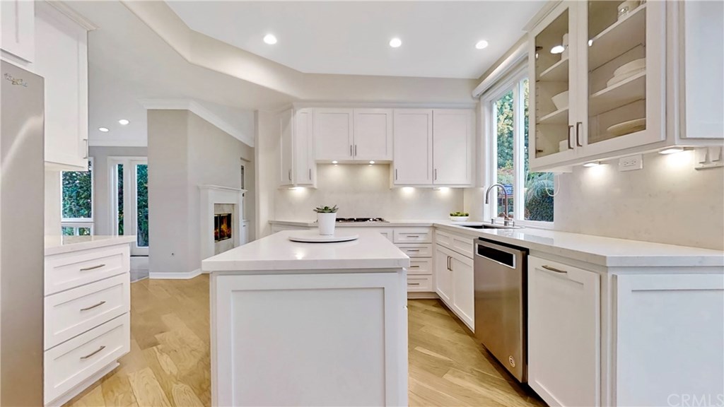 6141 Capri Court Long Beach, CA 90803 - Photo 8 of 59