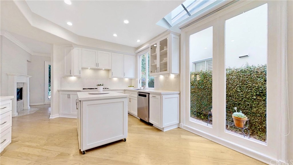 6141 Capri Court Long Beach, CA 90803 - Photo 10 of 59