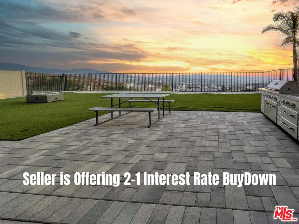 28521 Sparrow Way Santa Clarita, CA 91350 - Photo 1 of 2 a view of a outdoor space