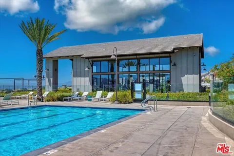 a picture of a open kitchen
