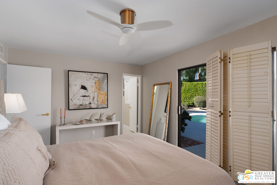 566 North Sunset Way Palm Springs, CA 92262 - Photo 15 of 39