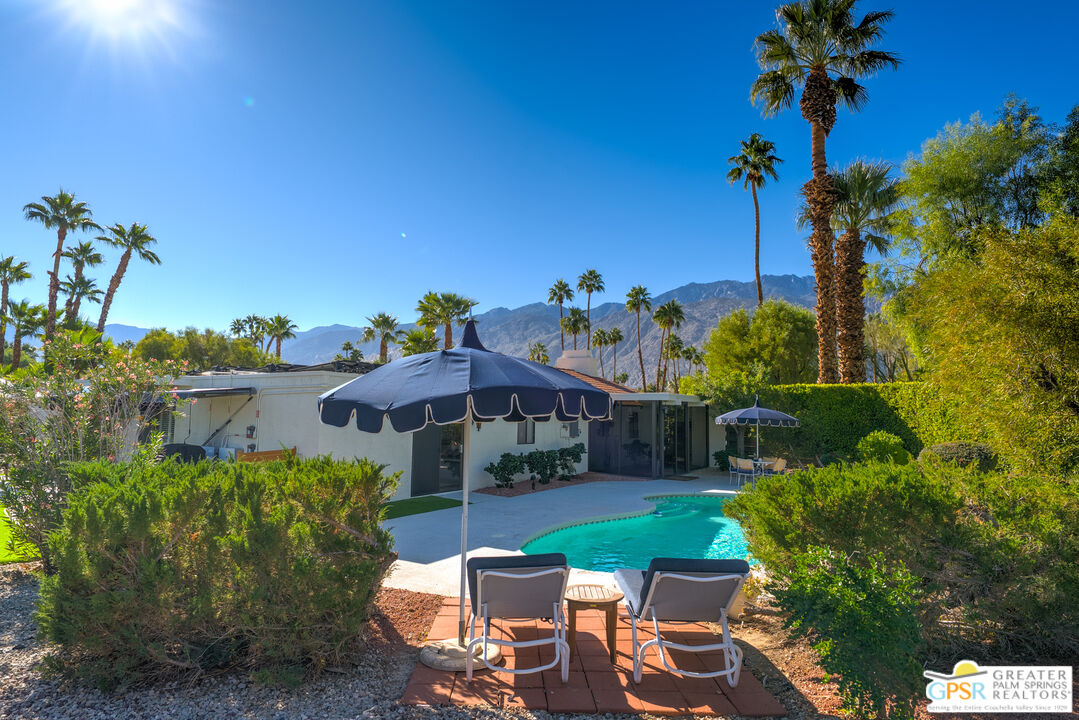 566 North Sunset Way Palm Springs, CA 92262 - Photo 33 of 39 a view of a patio with table and chairs and potted plants