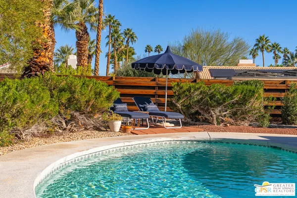 $995,000 | 566 North Sunset Way, Palm Springs, CA 92262