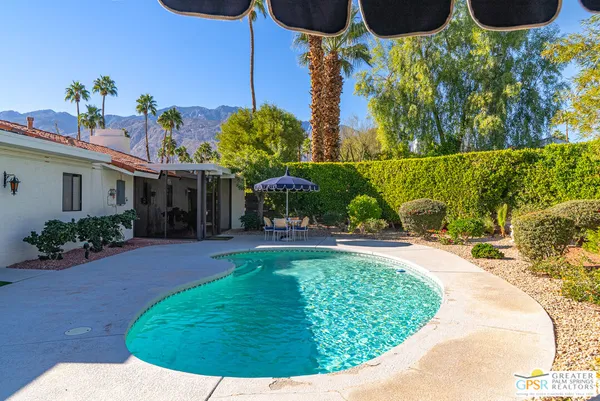 $995,000 | 566 North Sunset Way, Palm Springs, CA 92262