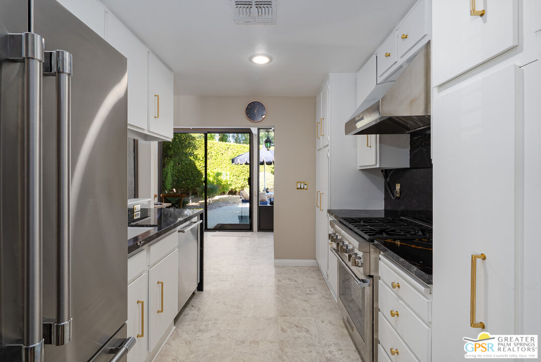 566 North Sunset Way Palm Springs, CA 92262 - Photo 10 of 39