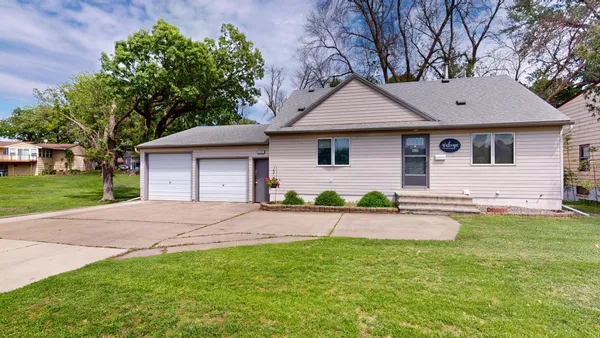 $279,900 | 1112 Bridge Avenue, Albert Lea, MN 56007