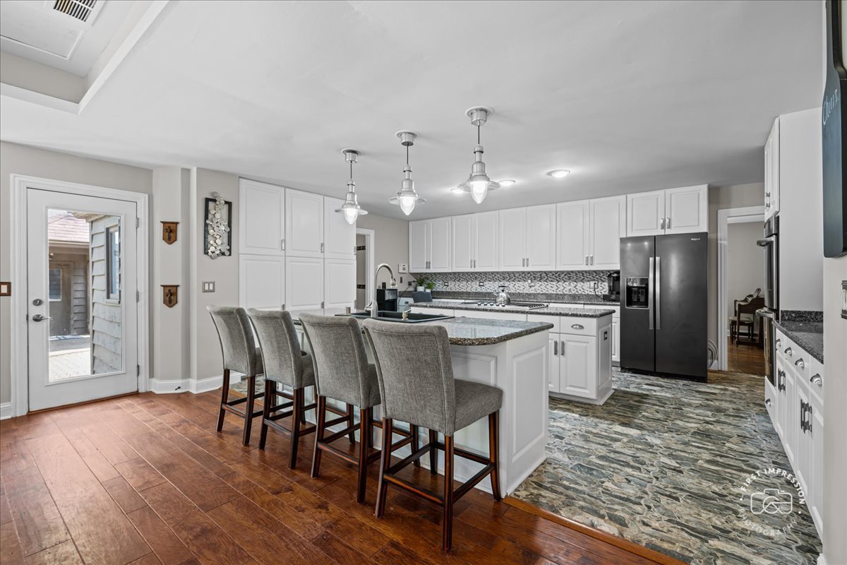 5N284 Oak Road St. Charles, IL 60175 - Photo 16 of 41 Gallery Image 16