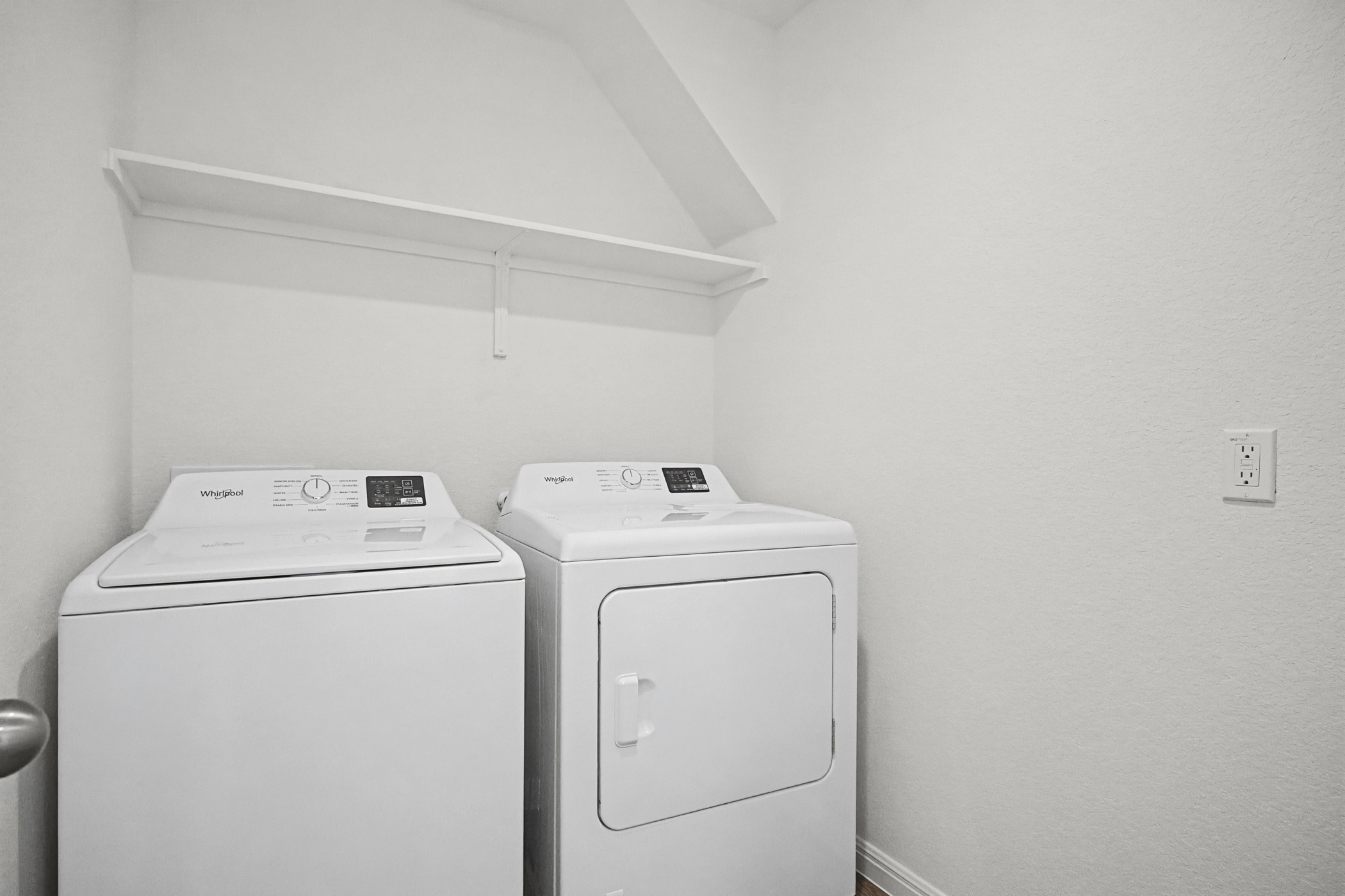 1932 Bandito Bluff Pass Leander, TX 78641 - Photo 6 of 21 a utility room with dryer and washer