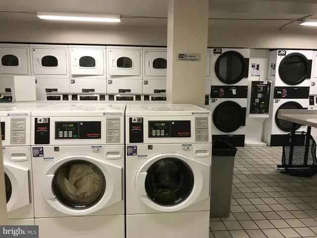 a view of kitchen with washer and dryer