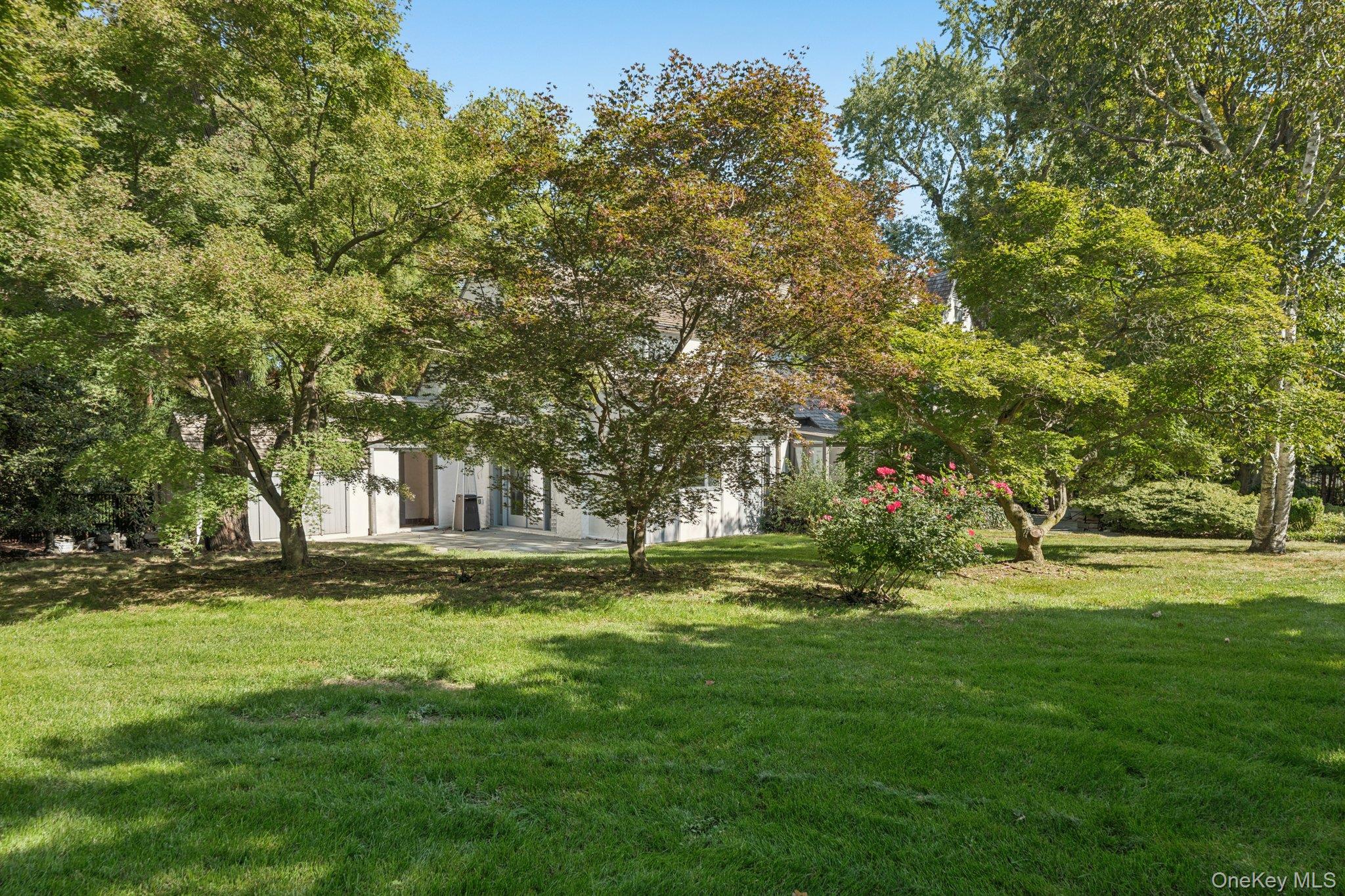 18 Heights Road Manhasset, NY 11030 - Photo 26 of 28 Gallery Image 26