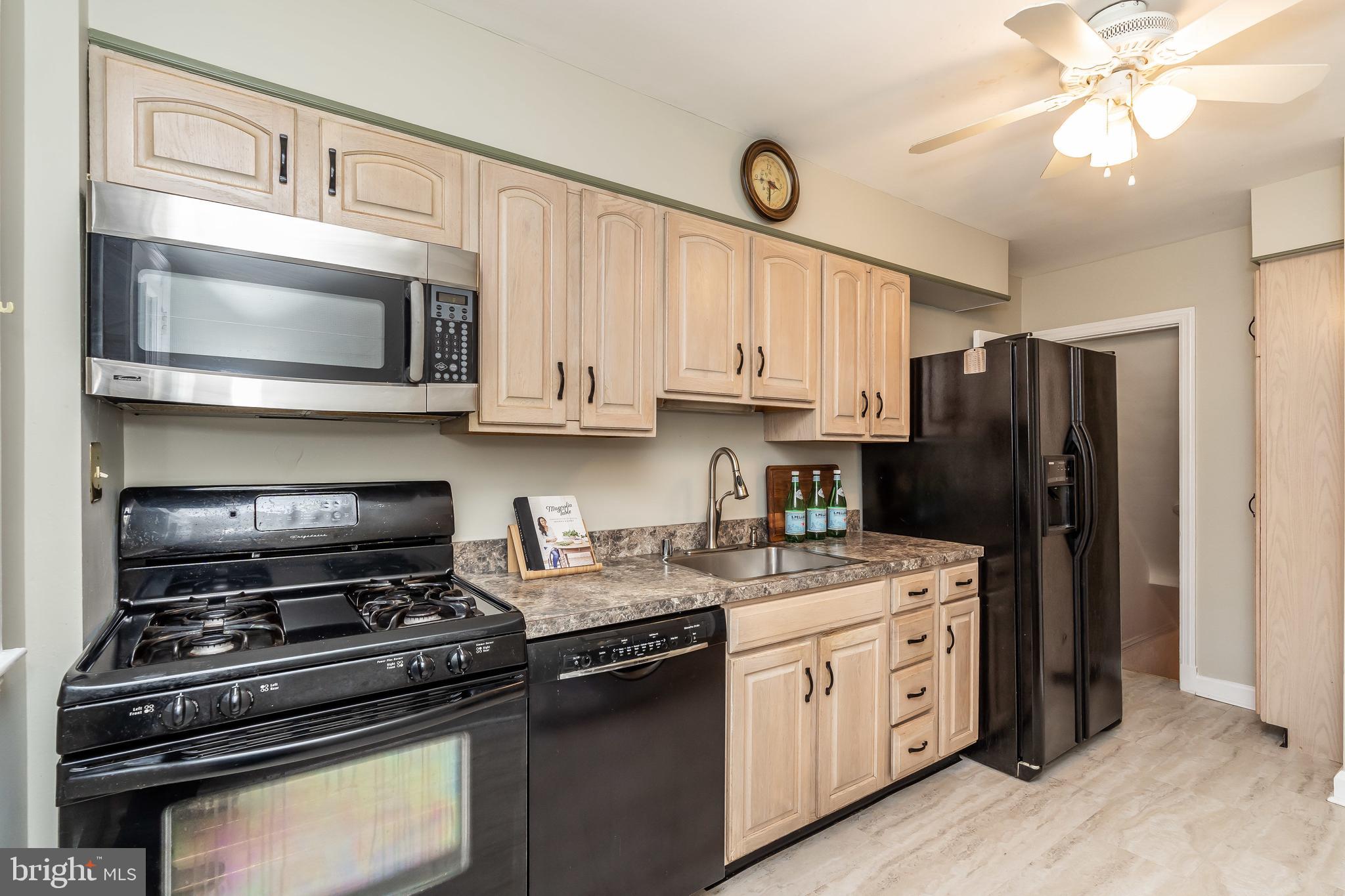413 Stratford Road Baltimore, MD 21228 - Photo 14 of 42 Built-in microwave & gas cooking range/oven