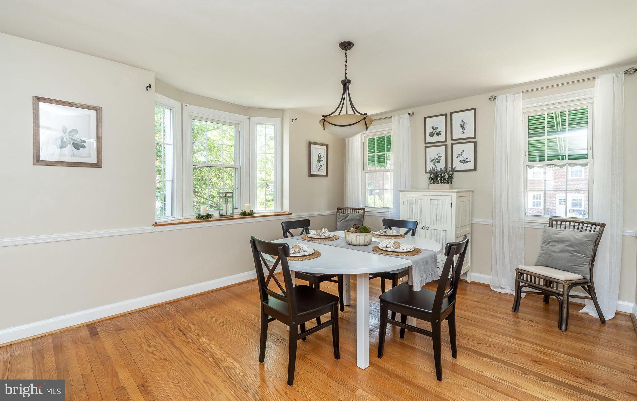 413 Stratford Road Baltimore, MD 21228 - Photo 9 of 42 Dining Room accented by chair rail
