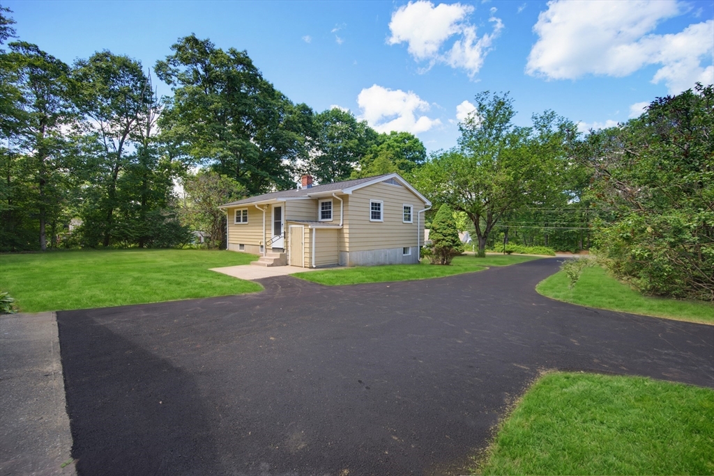 385 River Road Uxbridge, MA 01569 - Photo 30 of 34