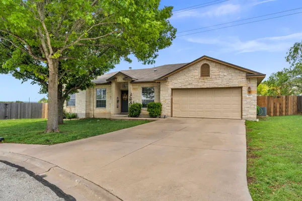 $2,300 | 102 Cailin Court, Burnet, TX 78611