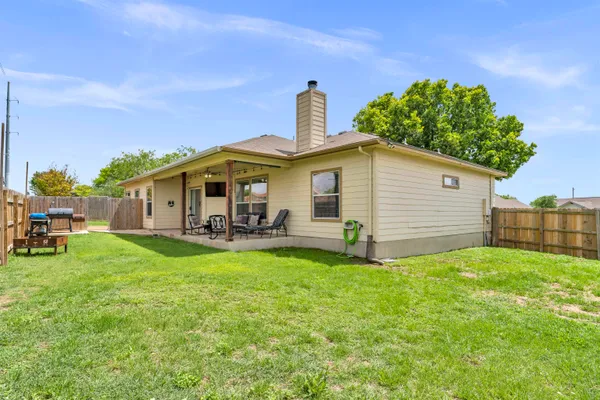 $2,300 | 102 Cailin Court, Burnet, TX 78611