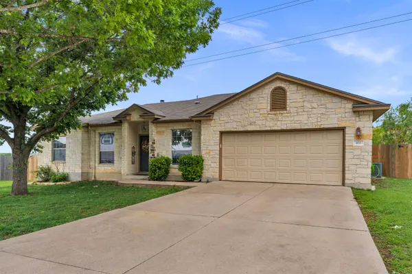 $2,300 | 102 Cailin Court, Burnet, TX 78611