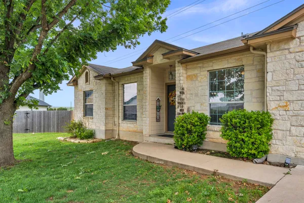 $2,300 | 102 Cailin Court, Burnet, TX 78611