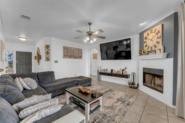 $2,300 | 102 Cailin Court, Burnet, TX 78611