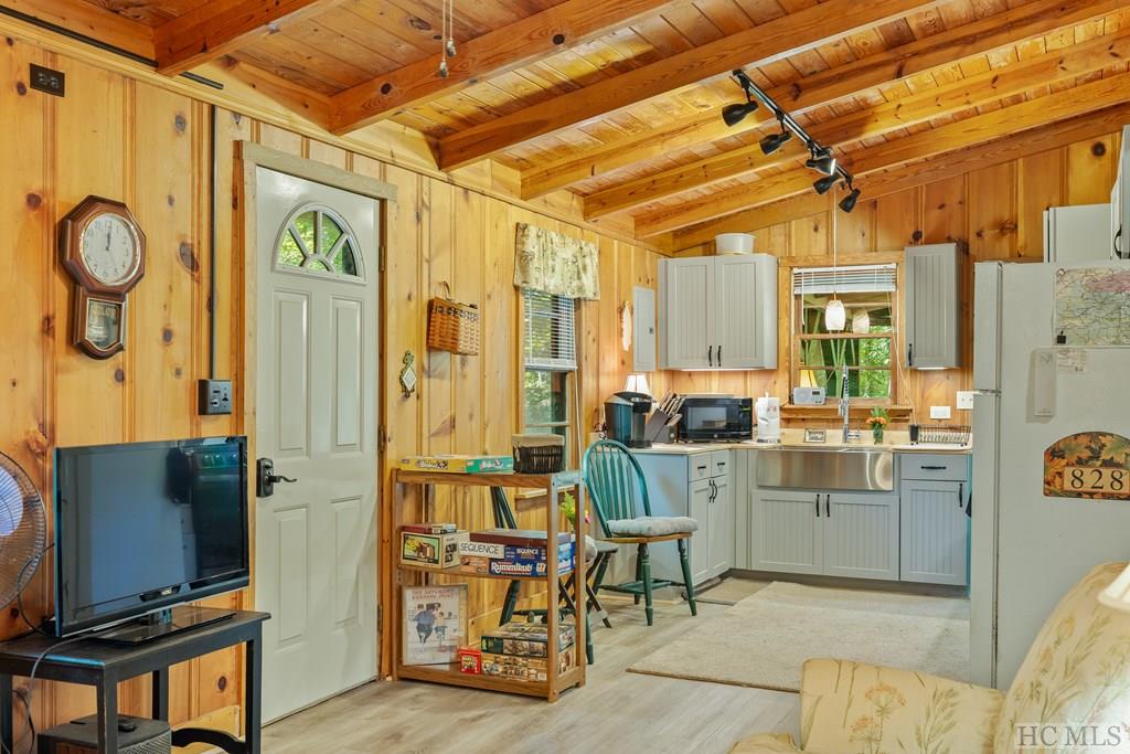 828 Hickory Hill Road Highlands, NC 28741 - Photo 12 of 25 Gallery Image 12