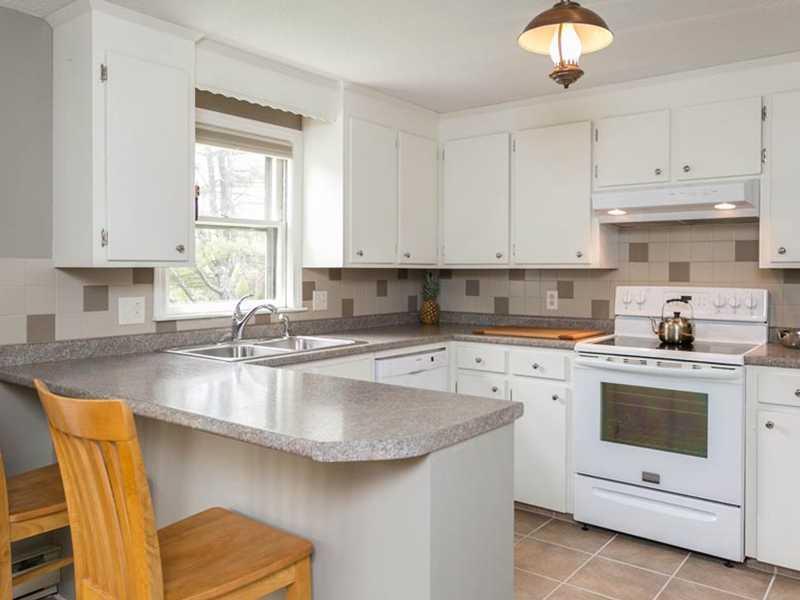 528 Sligo Road North Yarmouth, ME 04097 - Photo 13 of 32 Kitchen.