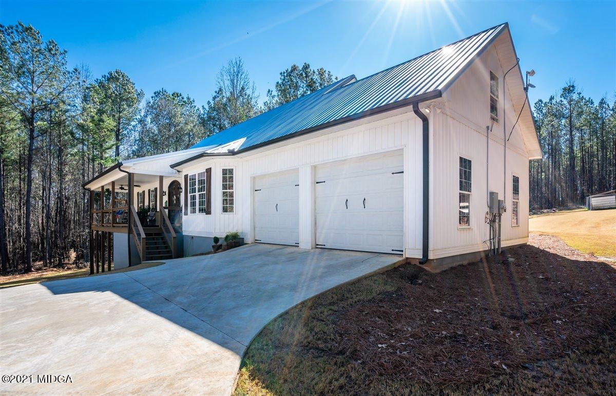 725 Taylor Road Juliette, GA 31046 - Photo 3 of 62 a view of a house with backyard and trees
