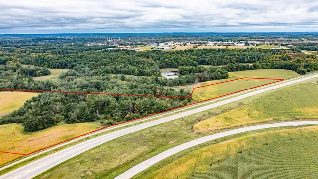 $250,000 | 22-54 State Road, Waupaca, WI 54981