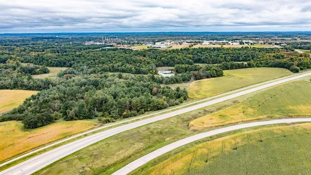 $250,000 | 22-54 State Road, Waupaca, WI 54981