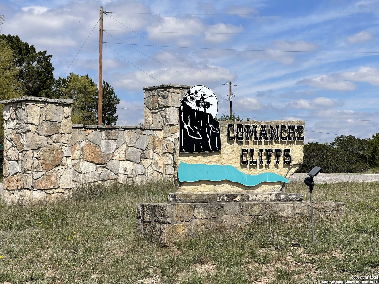 239 Comanche Path Bandera, TX 78003 - Photo 3 of 9