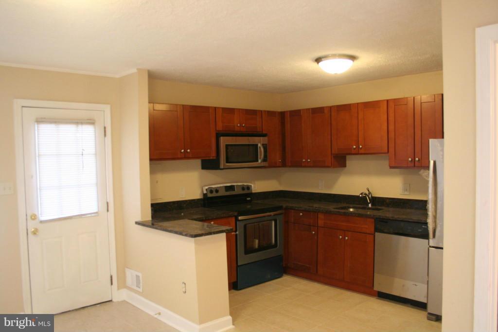 9228 Taney Road Manassas, VA 20110 - Photo 5 of 16 Interior (General)