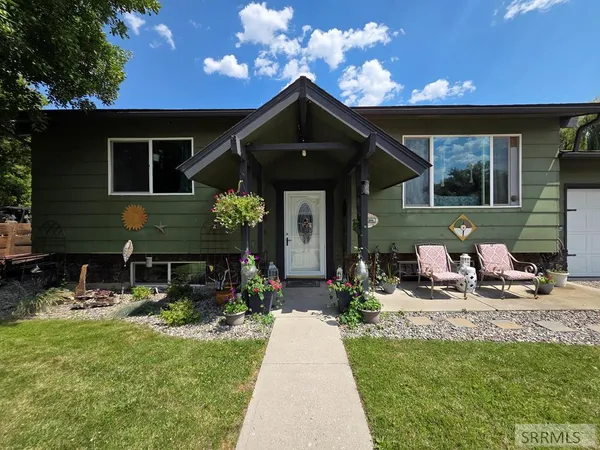 $339,999 | 904 Edwards Street, Salmon, ID 83467