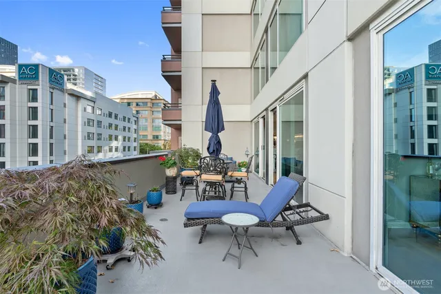 $978,000 | 177 107th Avenue Northeast, Unit 720, Bellevue, WA 98004