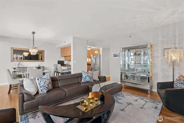 $978,000 | 177 107th Avenue Northeast, Unit 720, Bellevue, WA 98004