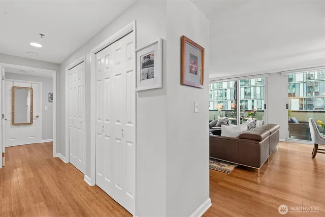 $978,000 | 177 107th Avenue Northeast, Unit 720, Bellevue, WA 98004