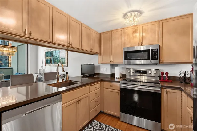 $978,000 | 177 107th Avenue Northeast, Unit 720, Bellevue, WA 98004