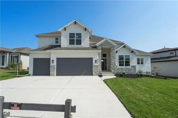 $727,950 | 5788 Northwest Black Oak Court, Parkville, MO 64152