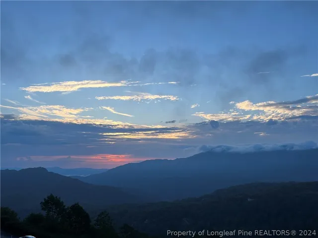 $279,900 | 303 Sugar Top Drive- 2214 Drive, Sugar Mountain, NC 28604