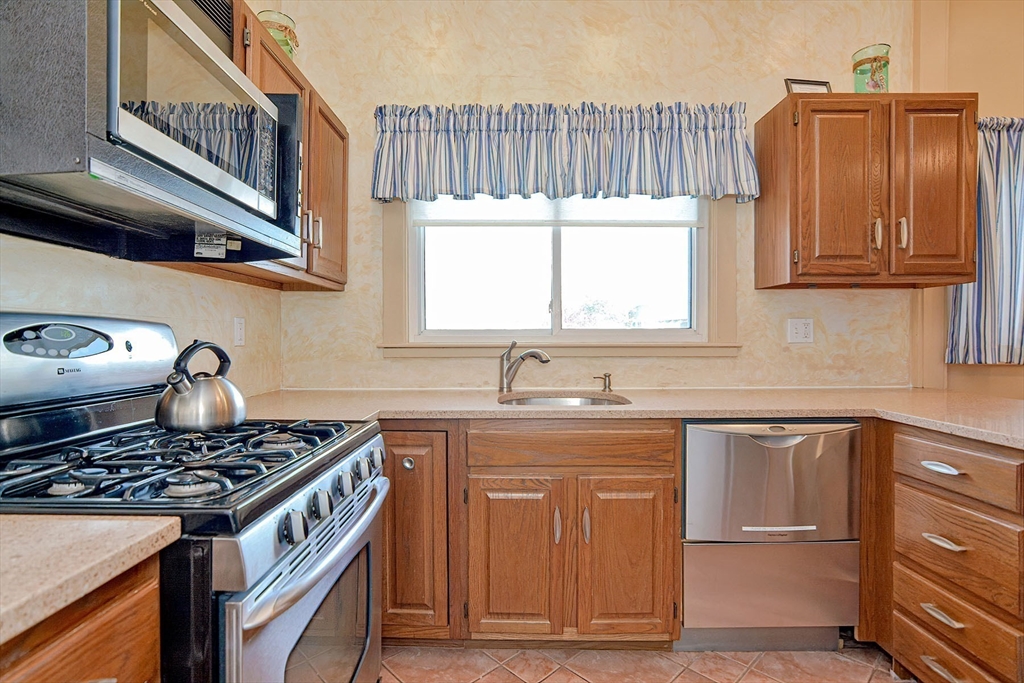16 Warwick Road, Unit WINTER Gloucester, MA 01930 - Photo 14 of 25