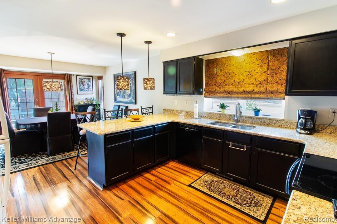 991 Dressler Lane Rochester, MI 48307 - Photo 9 of 36 DresslerLn_991_Kitchen_01.jpg