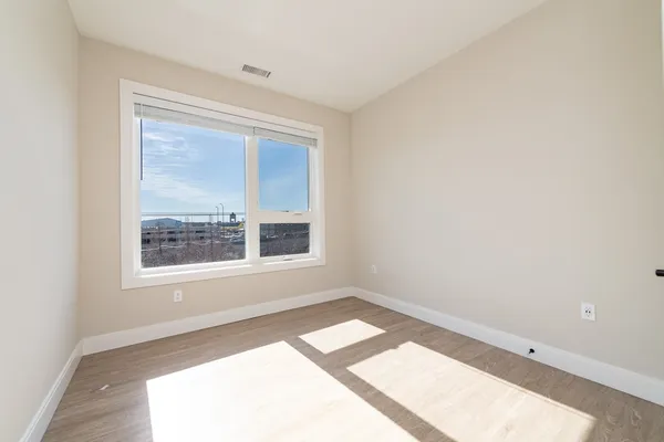 $3,250 | 340 Bremen Street, Unit 402, Boston, MA 02128